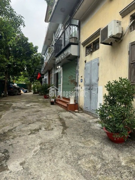 Hàng hiếm có 1 0 2 đây anh chị ơi !!!! 

BÁN NHÀ VIỆT HƯNG ĐƯỜNG Ô TÔ TRÁNH - KINH DOANH - SÁT
