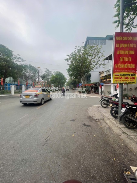 Hàng hiếm có 1 0 2 đây anh chị ơi !!!! 

BÁN NHÀ VIỆT HƯNG ĐƯỜNG Ô TÔ TRÁNH - KINH DOANH - SÁT