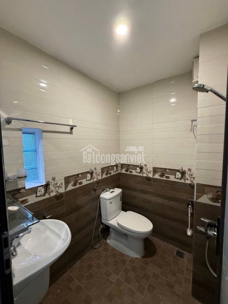 bán nhà bồ đề - 6 tầng thang máy - ô tô đỗ cửa - sát hồ