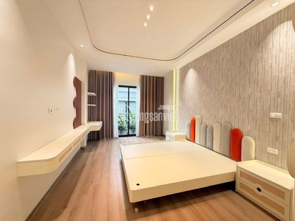 bán nhà bồ đề - 6 tầng thang máy - ô tô đỗ cửa - sát hồ