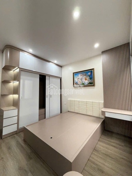 bán nhà bồ đề - 6 tầng thang máy - ô tô đỗ cửa - sát hồ