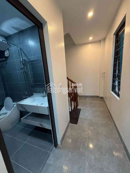 Thông tin thật 3.9 tỷ Nhà mới 5 tầng sổ đỏ Cự Khối,Long Biên