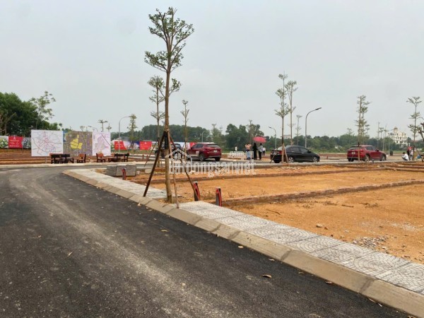ĐẤT NỀN HIẾM 2 MẶT ĐƯỜNG SÁT QUỐC LỘ HỒ TÂY- BA VÌ-   NGAY SÁT TUYẾN  METRO . GIÁ CỰC RẺ CHƯA ĐẾN