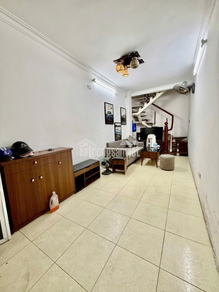 Bán nhà ngõ Kim Mã - Ba Đình, 50m2, 4 tầng, 4PN, sổ đỏ, 10 tỷ. LH: 0967696080