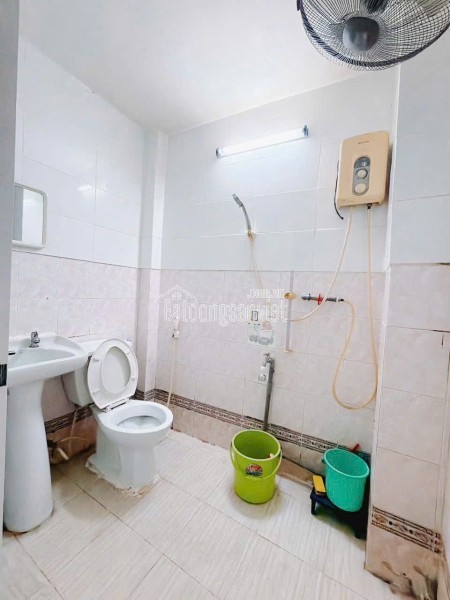 BÁN NHÀ QUẬN 4 – KÈO THƠM KHU DÂN CƯ KHÔNG QUY HOẠCH CÁCH MẶT TIỀN XÓM CHIẾU 30M