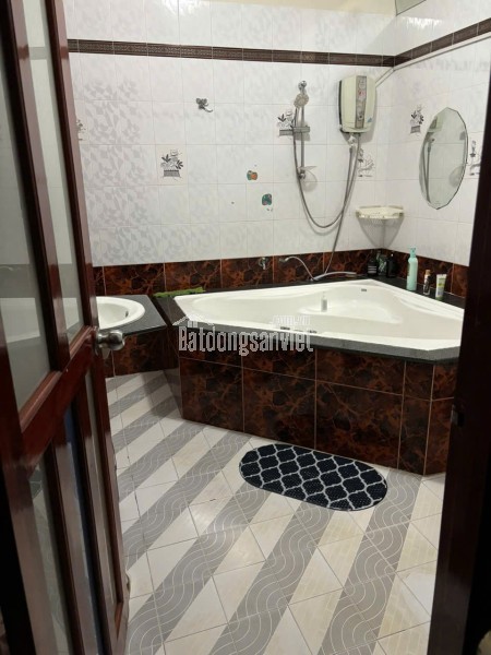 Bán nhà MT 122 Nguyễn Văn Cừ Q1 vị trí siêu đẹp tiện kinh doanh