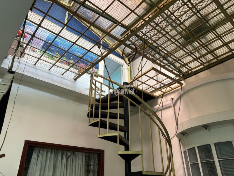 Bán nhà MT 122 Nguyễn Văn Cừ Q1 vị trí siêu đẹp tiện kinh doanh