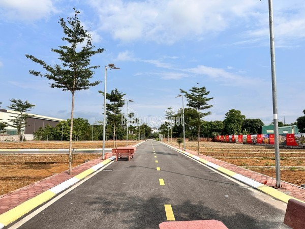 CHỦ CẦN BÁN GẤP LÔ GÓC SIÊU PHẨM TẠI TÁI ĐỊNH CƯ VAI RÉO SÁT NGÃ TƯ HOÀ LẠC