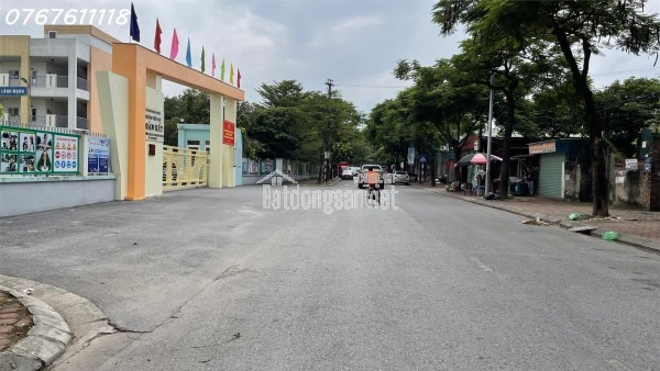 Bán nhà Thạch Bàn Cổ Linh,đường container tránh,vỉa hè,view trường học,150m,MT6m,180tr