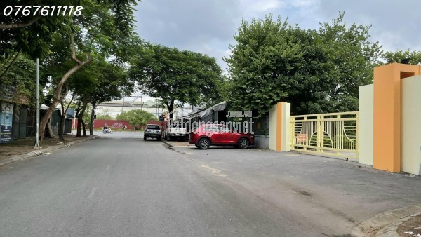 Bán nhà Thạch Bàn Cổ Linh,đường container tránh,vỉa hè,view trường học,150m,MT6m,180tr