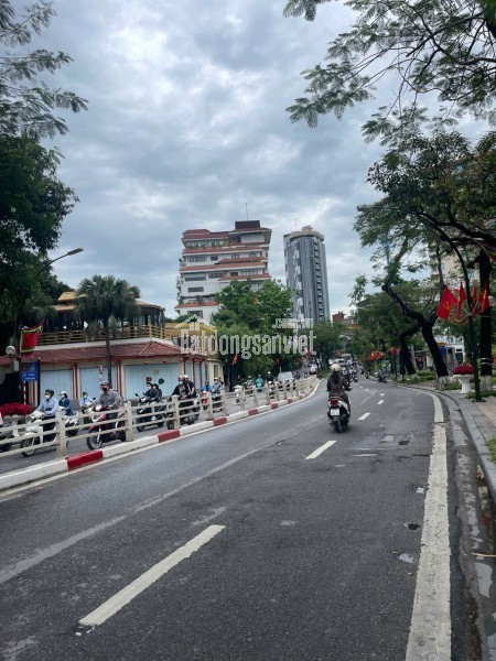 8.6 tỷ nhà Đội Cấn, 6 tầng thang máy,  dân xây ở luôn, sổ chính chủ