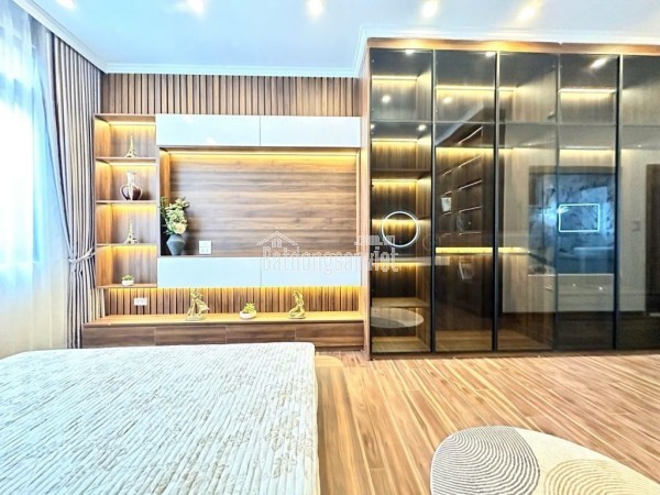8.6 tỷ nhà Đội Cấn, 6 tầng thang máy,  dân xây ở luôn, sổ chính chủ