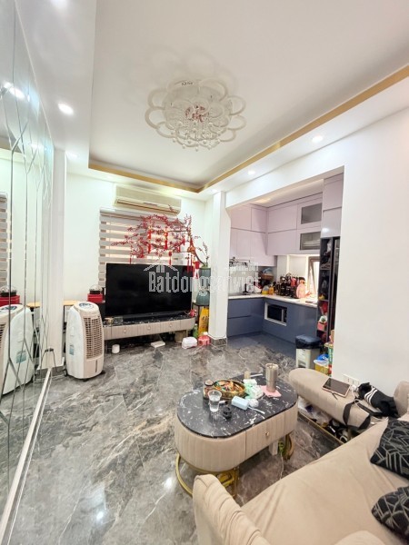 8.6 tỷ nhà Đội Cấn, 6 tầng thang máy,  dân xây ở luôn, sổ chính chủ