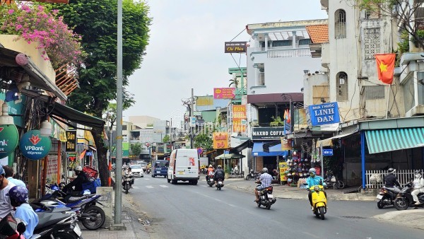 Nhà phố Bàu Cát 33m² (4.1x33m), 2 tầng, 2PN, 2WC, Đông Nam, 15 tỷ, Sổ Hồng. Cơ hội vàng sở hữu! LH