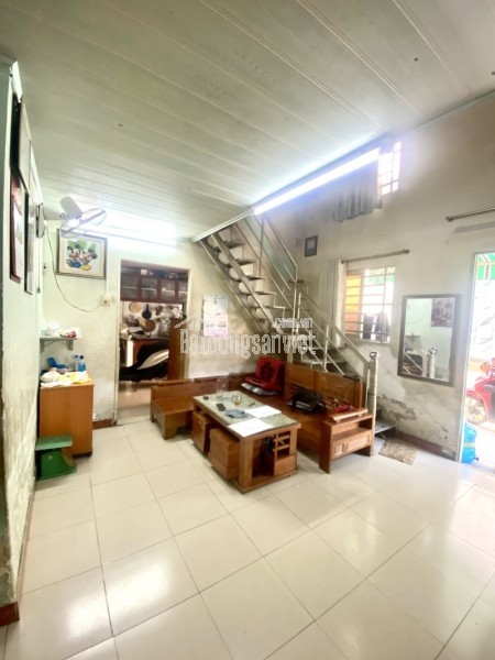 Bán nhà đường Nguyễn Thị Định, Phường Cát Lái, Q2, TP HCM. DT 105m2, cấp 4. Giá 7 tỷ. LH: