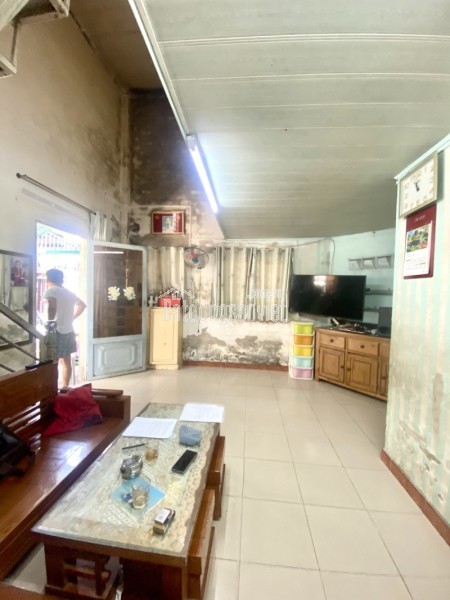 Bán nhà đường Nguyễn Thị Định, Phường Cát Lái, Q2, TP HCM. DT 105m2, cấp 4. Giá 7 tỷ. LH: