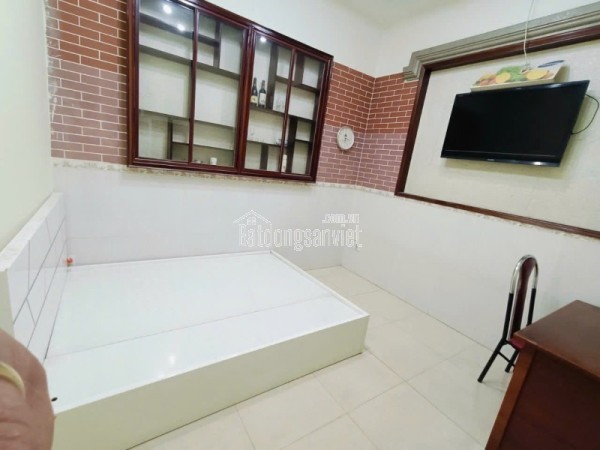 Bán nhà đường Nguyễn Thị Định, Phường Cát Lái, Q2, TP HCM. DT 105m2, cấp 4. Giá 7 tỷ. LH: