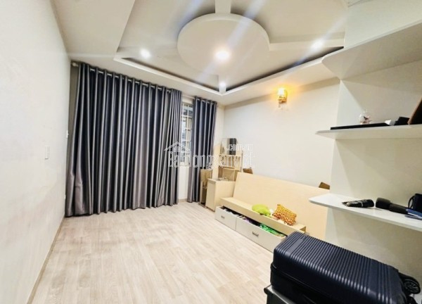 Bán nhà mặt phố, đường số 8, Hiệp Bình Phước, Thủ Đức, TP HCM. DT 80m2, 4PN, sổ hồng. Giá 9.4 tỷ