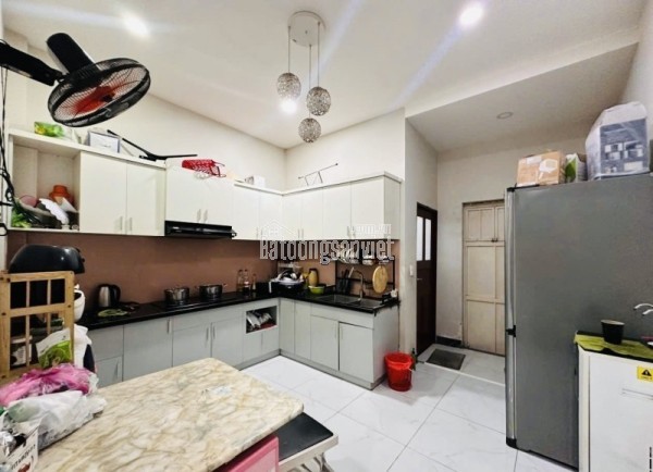Bán nhà mặt phố, đường số 8, Hiệp Bình Phước, Thủ Đức, TP HCM. DT 80m2, 4PN, sổ hồng. Giá 9.4 tỷ
