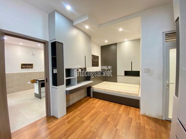 HIẾM - SÁT CÔNG VIÊN LÊ THỊ RIÊNG - HẺM XE TẢI - CÓ SÂN ĐẬU XE HƠI - 3 PHÒNG NGỦ CHỈ NHỈNH 8 TỎI.