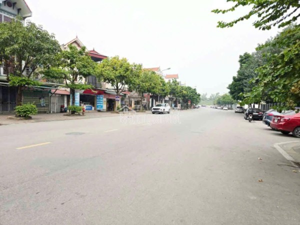 🚨 LONG BIÊN GIỜ TOÀN ĐẤT 1X TỶ/M2…
MÀ VẪN CÒN LÔ 68M² Ô TÔ VÀO ĐẤT CHỈ NHỈNH 8,X TỶ? 😳
