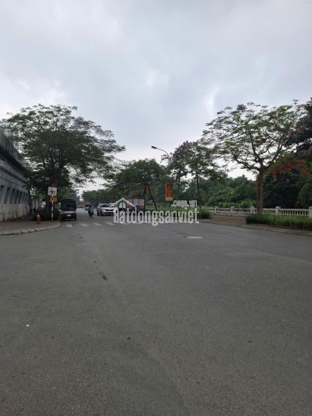 🚨 LONG BIÊN GIỜ TOÀN ĐẤT 1X TỶ/M2…
MÀ VẪN CÒN LÔ 68M² Ô TÔ VÀO ĐẤT CHỈ NHỈNH 8,X TỶ? 😳
