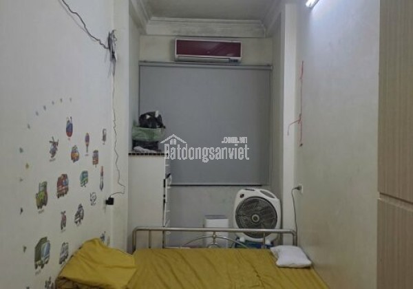 Chính chủ Bán nhà mặt tiền số 90B phố Cầu giấy, quận Cầu giấy HN