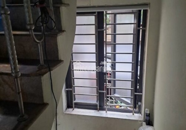 Chính chủ Bán nhà mặt tiền số 90B phố Cầu giấy, quận Cầu giấy HN