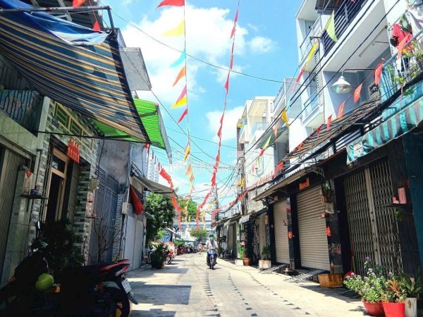 BÁN NHÀ NẰM NGAY TRUNG TÂM HẬU GIANG QUẬN 6