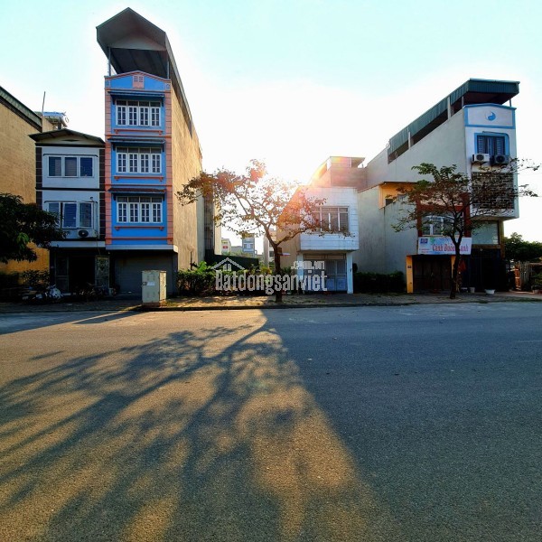 SIÊU PHẨM - TRUNG TÂM ĐỐNG ĐA - 6 TẦNG THANG MÁY MỚI TINH - HAI THOÁNG - GẦN Ô TÔ VÀI BƯỚC CHÂN RA