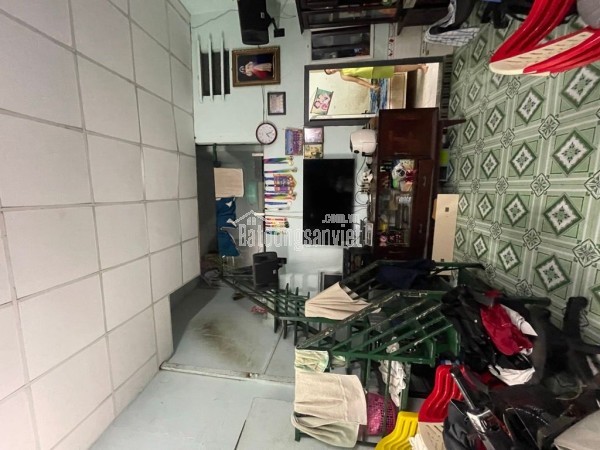 -Kết cấu : nhà 1 trệt 1 lửng, chia  làm 2 căn, vừa ở vừa cho thuê, tổng 4 phòng ngủ, 2 WC,  khu