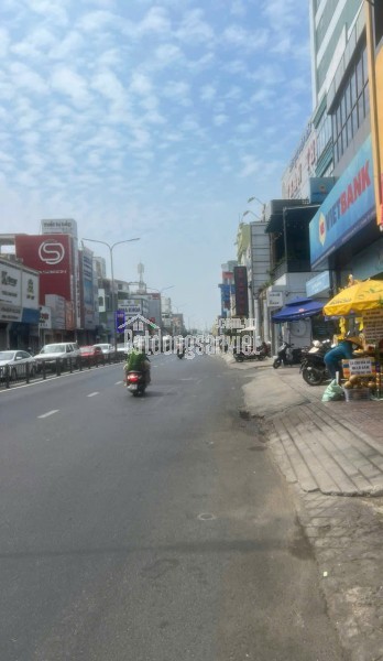Bán hoặc cho thuê nhà 2MT Hoàng Văn Thụ, Q. Tân Bình