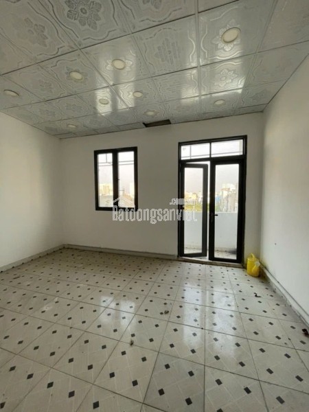 +  Kết cấu : Nhà đúc BTCT, 1 trệt 3 lầu , 4 phòng ngủ, 1 phòng thờ, 3wc ,  phòng giặt, sân phơi,