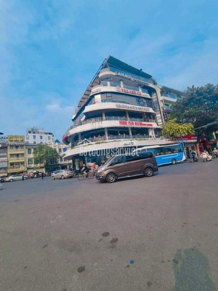 Bán Tòa Nhà VP Mặt Phố Bạch Mai 180m2 Mặt Tiền 7.5m 8 tầng, 1 Hầm Dòng Tiền 3.5 tỷ/năm