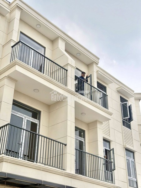 SHOPHOUSE 3 TẦNG - CAM KẾT THUÊ 180TR - nhận nhà & Sổ ngay - Ưu đãi hơn 10%: 4 tỷ.LH: 0933910039