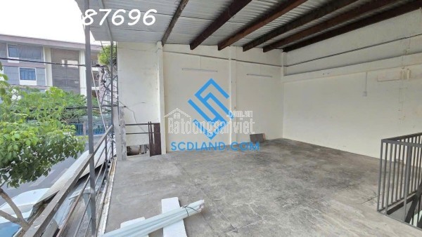 Nhà 1 trệt 1 lầu hẻm 3m cách chợ Phương Sài 50m .