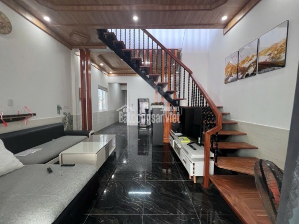 Bán 3300m2  đất đường nhựa gần sân bóng R\