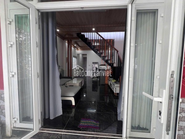 Bán 3300m2  đất đường nhựa gần sân bóng R\