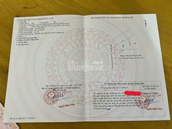 Vị trí quá đỉnh của chóp, ngay trung tâm huyện Đăk Hà, Kon Tum