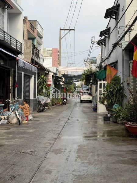 SIEU HOT  NHÀ CHUẨN  LÊ VĂN KHƯƠNG QUẬN 12
+ Dt : 4.4m x 15m 63m2
+ Kc : 3 tầng 3pn
+ Giá : 7 Tỷ