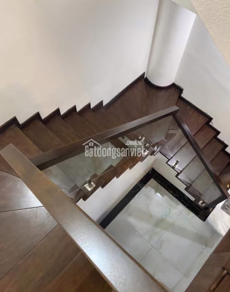 Cho thuê nhà, THANG MÁY, 104m2_ 6T; Nguyễn Thị Định, Hoàng Ngân -43 tr