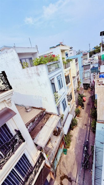 NHÀ GA T3 GẦN TRƯỜNG CHINH, EMART 2, HẺM XE HƠI, DT 50M2, 4 TẦNG + MÁI BTCT, GẤP BÁN
