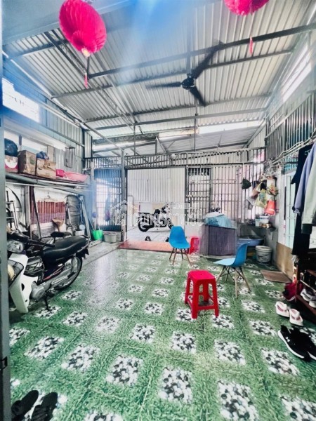 Bán nhà mặt phố đường số 5, Phước Bình, Q9, Thủ Đức, TP HCM. DT 102m2, cấp 4. Giá 9.4 tỷ