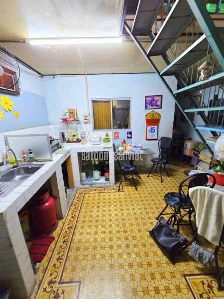 Bán nhà mặt phố đường số 5, Phước Bình, Q9, Thủ Đức, TP HCM. DT 102m2, cấp 4. Giá 9.4 tỷ