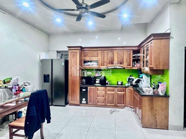 Nhỉnh 8 tỷ đường- Ô tô thông dt rộng  50m2 x 4 tầng, mặt tiền 5m -lý tưởng kê đồ rất đẹp