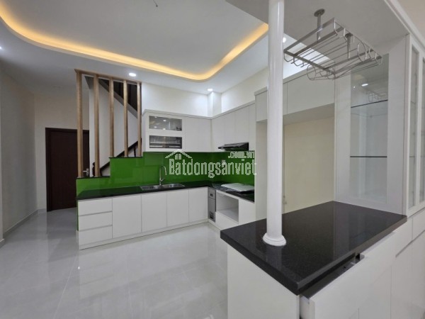 Bán nhà mặt phố Kha Vạn Cân, Linh Trung, Thủ Đức, TP HCM. DT 120m2, 2 tầng. Giá 9.35 tỷ