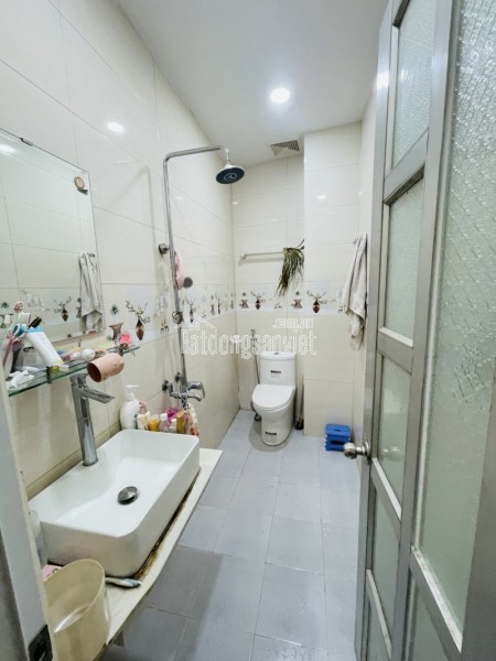 Bán nhà đường số 4, Hiệp Bình Phước, Thủ Đức, TP HCM. DT 75, 3 tầng. Giá  - 7.15  tỷ.