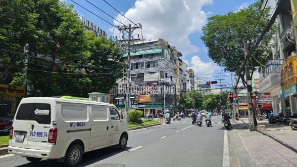 Chính chủ bán gấp nhà khu 307 Bàu Cát, Tân Bình, 133m2 giá chỉ 15 tỷ. Vị trí kinh doanh đắc địa,