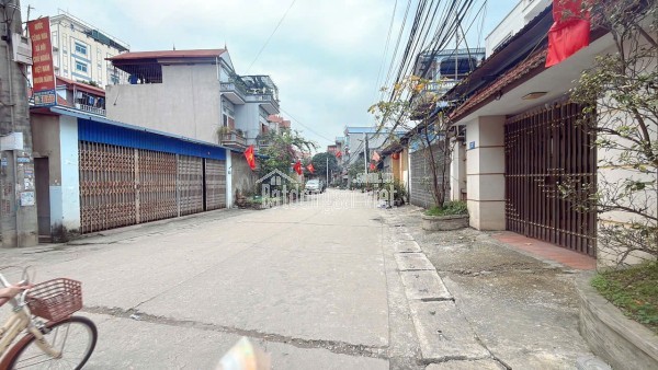 CÁC BÁC LƯU Ý ,GIÁ CHƯA ĐẾN 2 TỶ ,DIỆN TÍCH GÀN 350 M ,LÔ GÓC 2 MẶT TIỀN ,THẬT PHÙ HỢP CHO CÁC BÁC