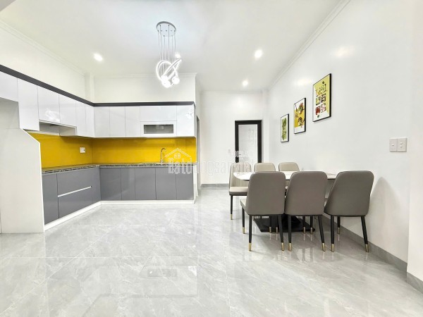 Nhà đẹp Vũ Chí Thắng ô tô đỗ gần nhà